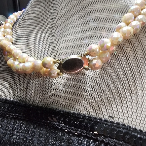 Elegant Pearl Necklace - Gold - Picture 5 of 6